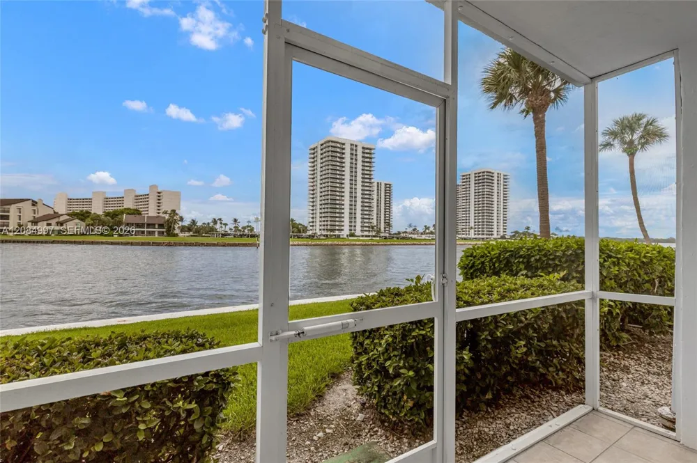 20 Yacht Club Dr #103 North Palm Beach, FL 33408