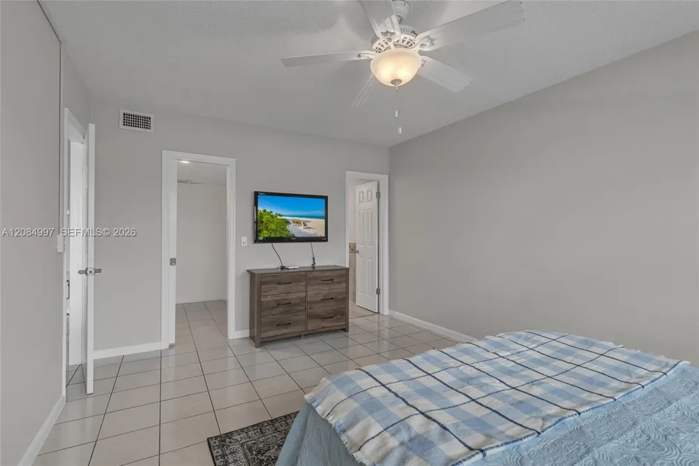 20 Yacht Club Dr #103 North Palm Beach, FL 33408