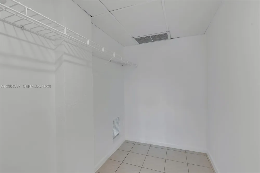 20 Yacht Club Dr #103 North Palm Beach, FL 33408