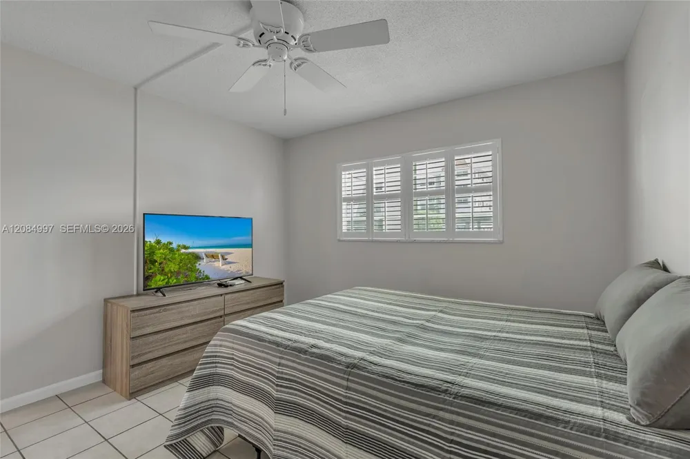 20 Yacht Club Dr #103 North Palm Beach, FL 33408