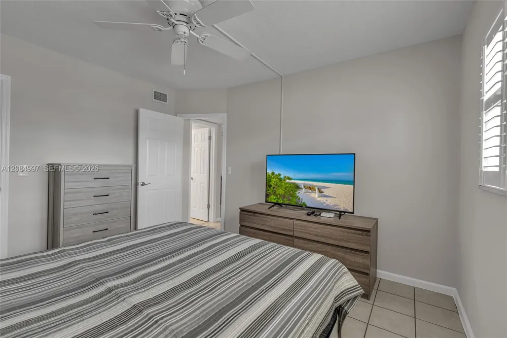 20 Yacht Club Dr #103 North Palm Beach, FL 33408