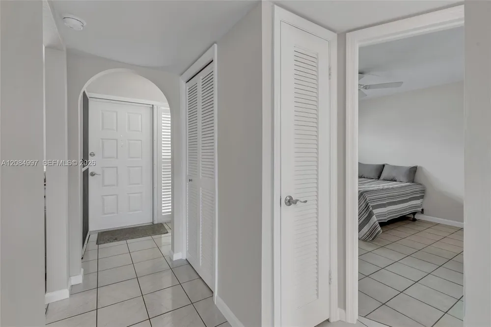 20 Yacht Club Dr #103 North Palm Beach, FL 33408