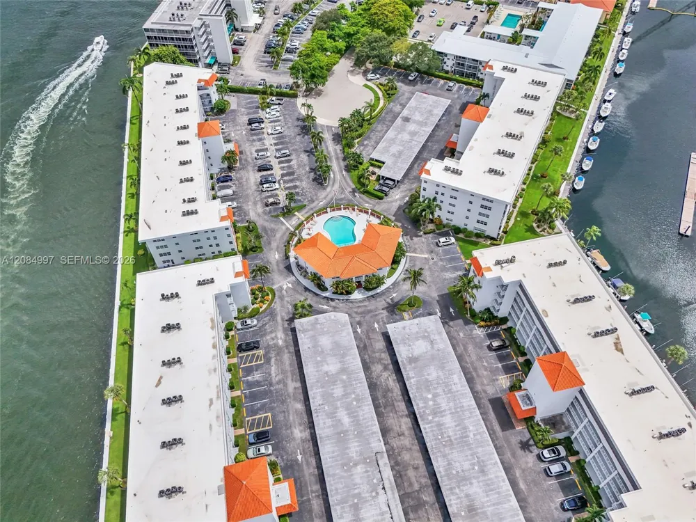20 Yacht Club Dr #103 North Palm Beach, FL 33408