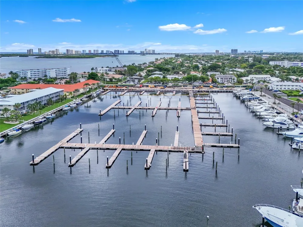 20 Yacht Club Dr #103 North Palm Beach, FL 33408