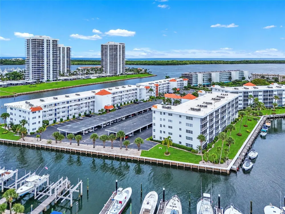 20 Yacht Club Dr #103 North Palm Beach, FL 33408