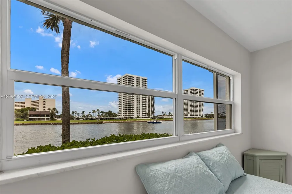20 Yacht Club Dr #103 North Palm Beach, FL 33408