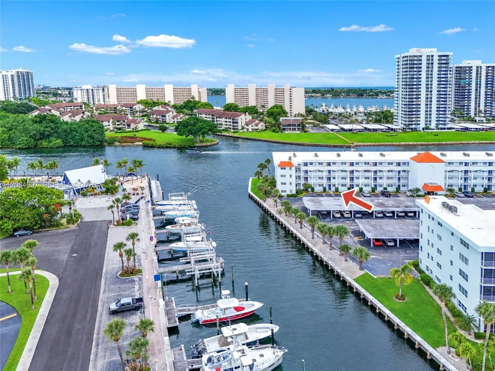 20 Yacht Club Dr #103 North Palm Beach, FL 33408