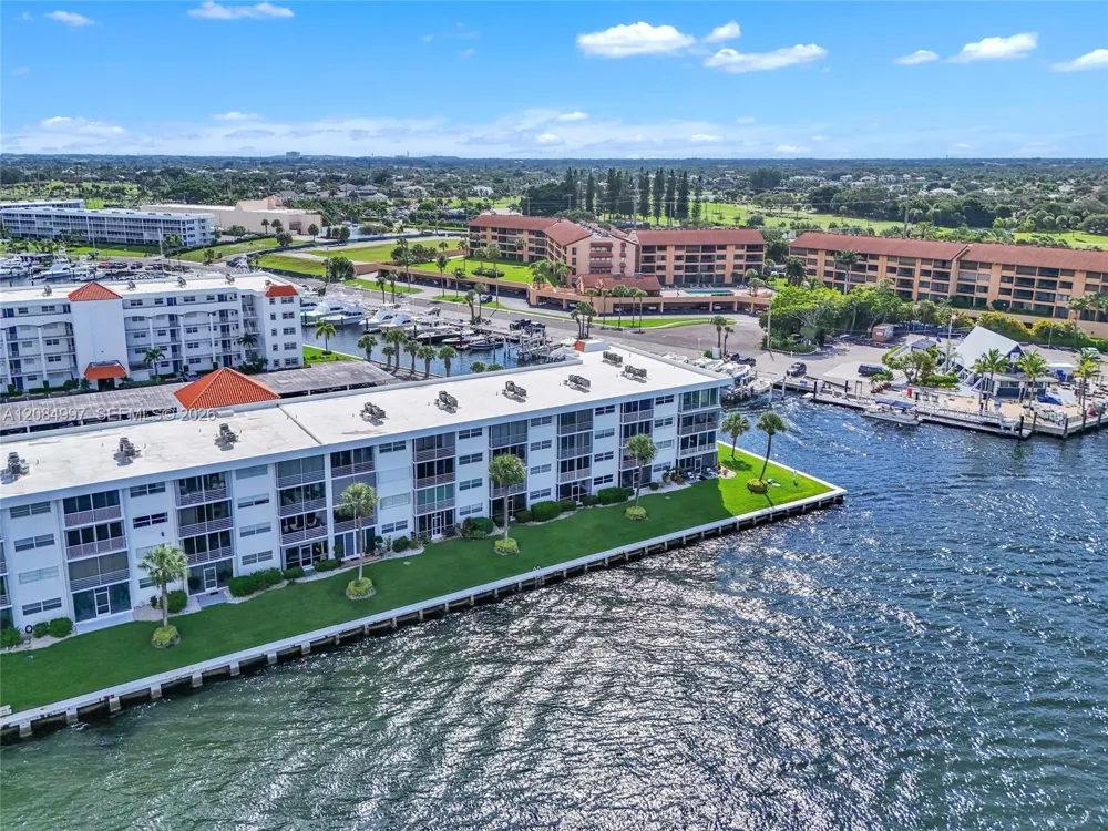 20 Yacht Club Dr #103 North Palm Beach, FL 33408