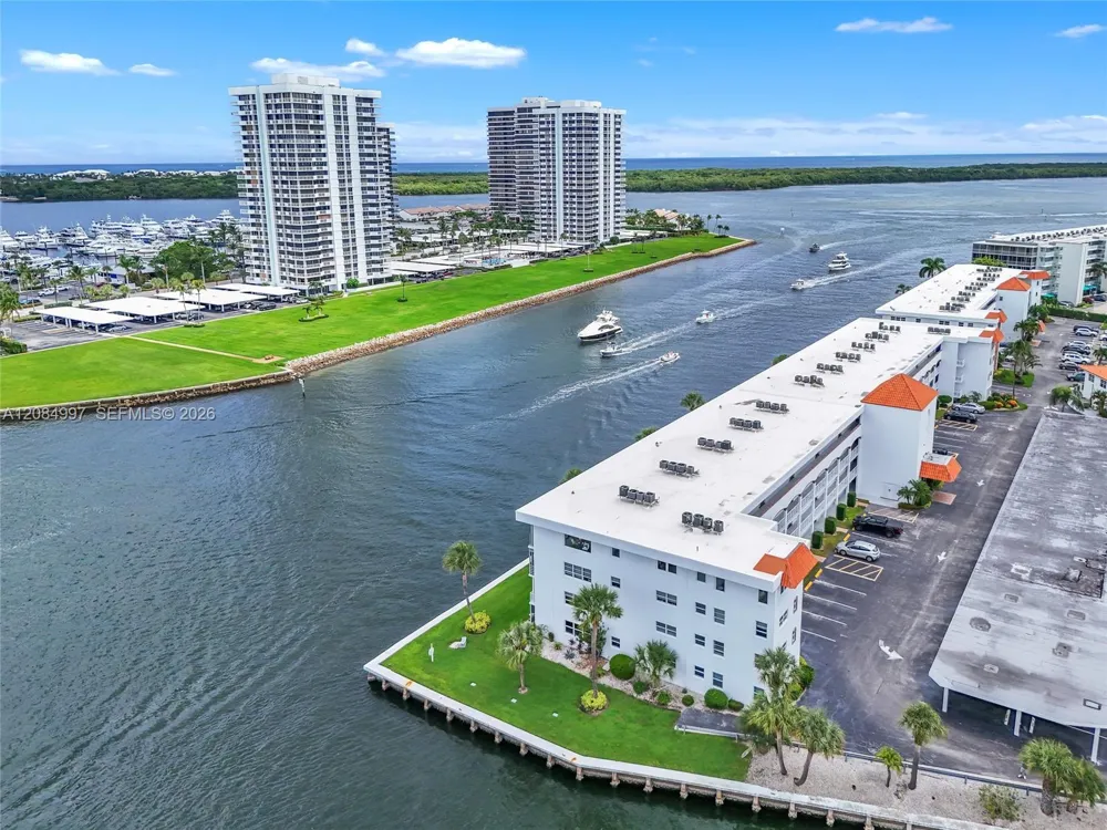 20 Yacht Club Dr #103 North Palm Beach, FL 33408