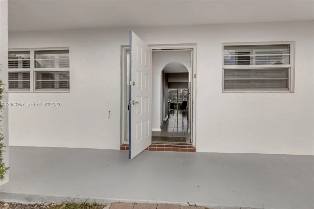 20 Yacht Club Dr #103 North Palm Beach, FL 33408