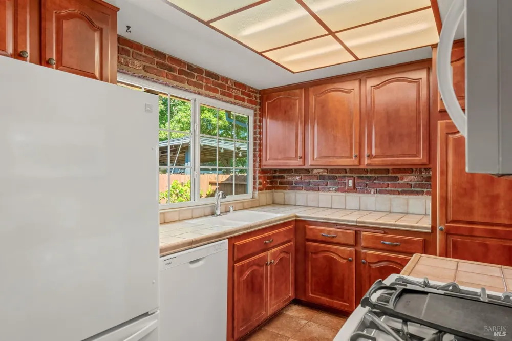 2424 Janis Way Calistoga, CA 94515