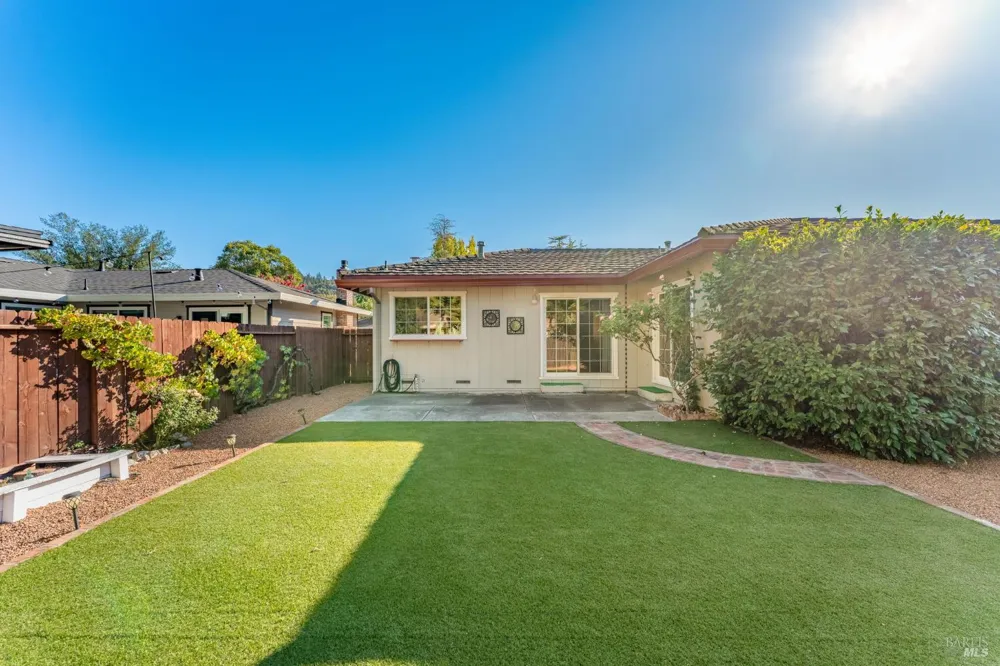 2424 Janis Way Calistoga, CA 94515
