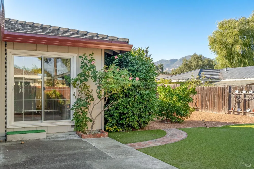 2424 Janis Way Calistoga, CA 94515