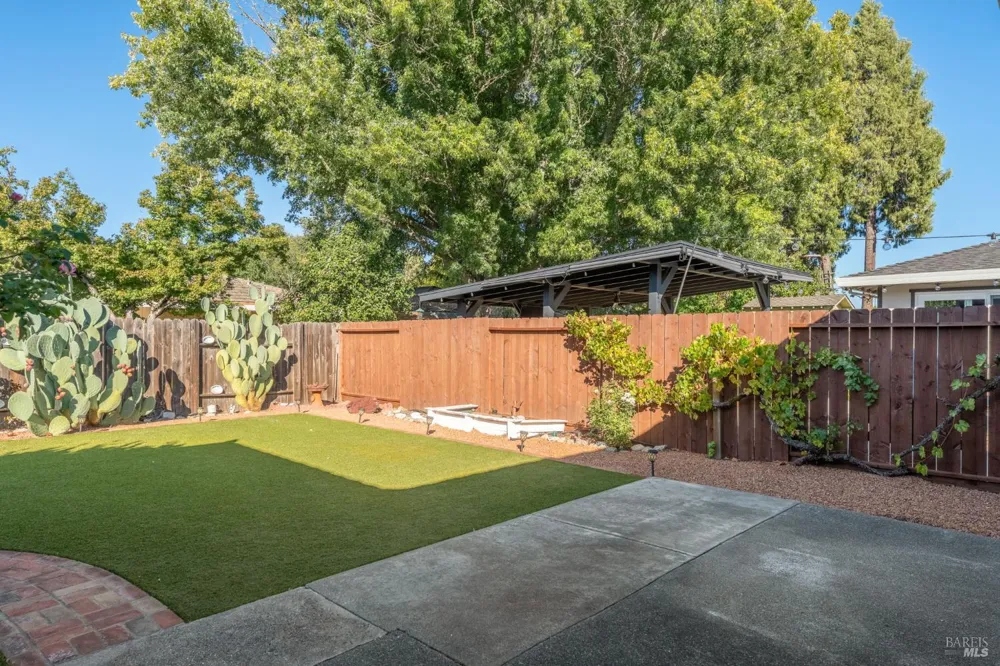 2424 Janis Way Calistoga, CA 94515