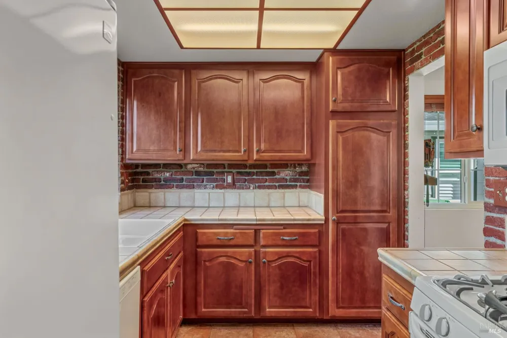2424 Janis Way Calistoga, CA 94515