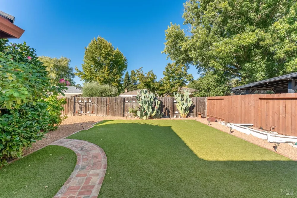 2424 Janis Way Calistoga, CA 94515