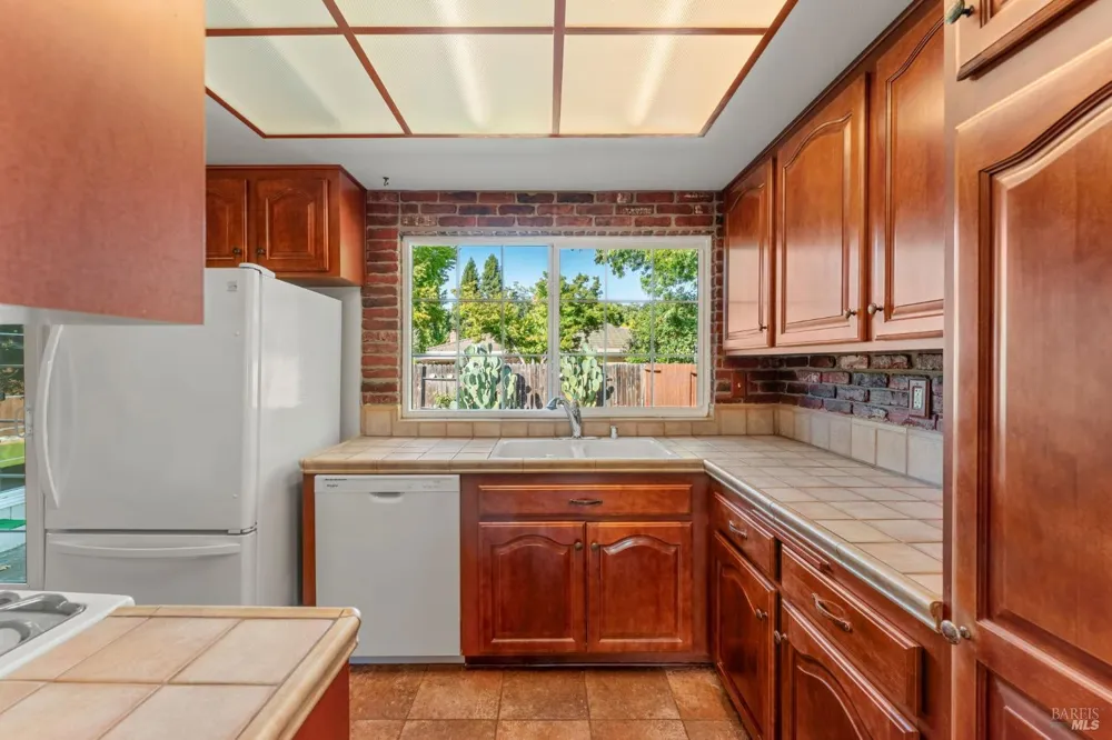 2424 Janis Way Calistoga, CA 94515
