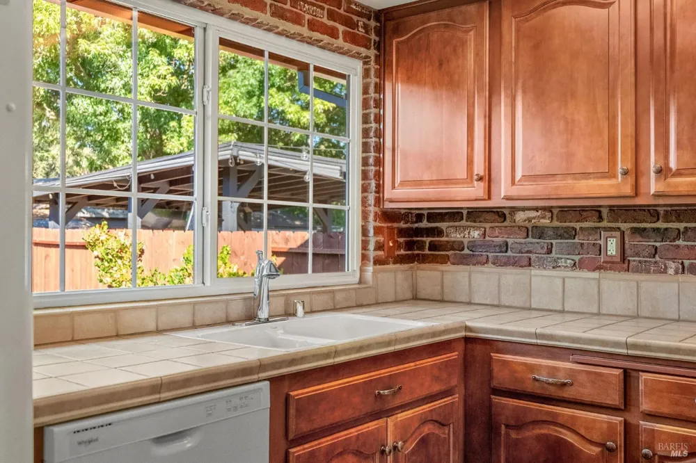 2424 Janis Way Calistoga, CA 94515