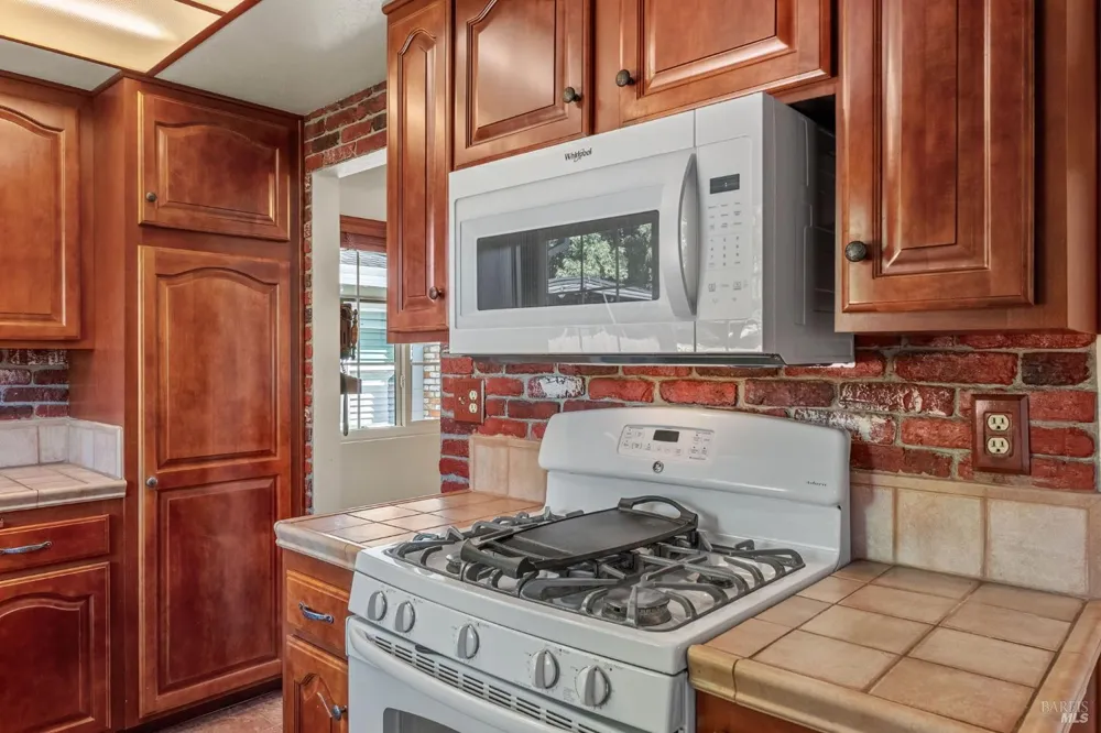 2424 Janis Way Calistoga, CA 94515