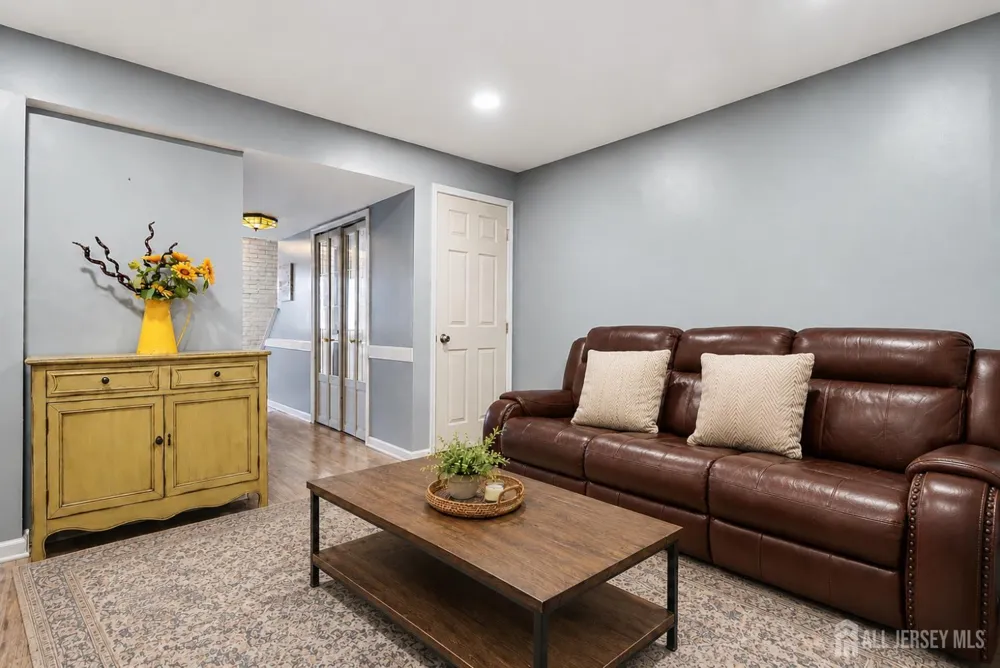 12 Anderson Court East Brunswick, NJ 08816