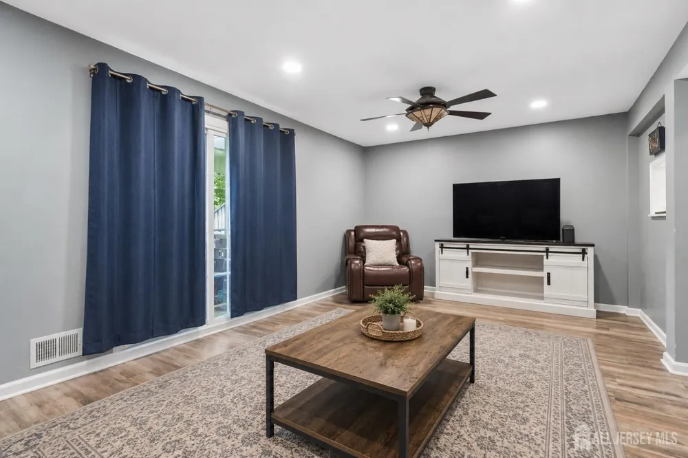 12 Anderson Court East Brunswick, NJ 08816