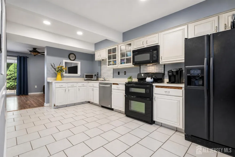 12 Anderson Court East Brunswick, NJ 08816
