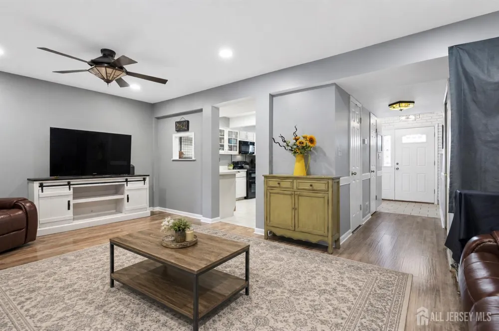12 Anderson Court East Brunswick, NJ 08816