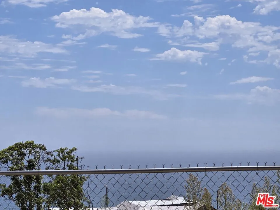 3747 Seahorn Drive Malibu, CA 90265
