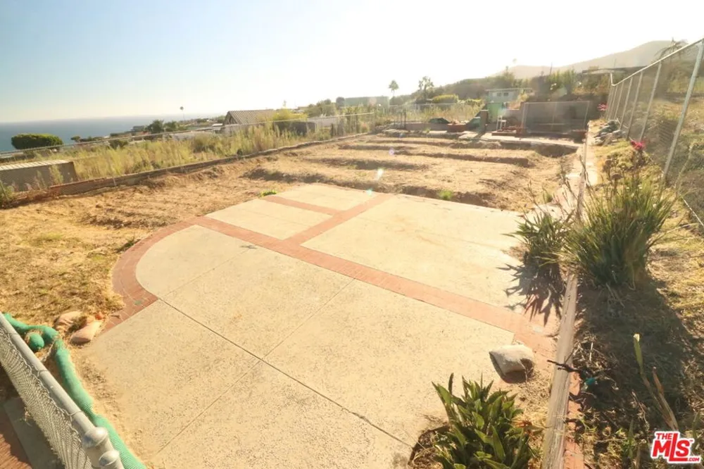 3747 Seahorn Drive Malibu, CA 90265