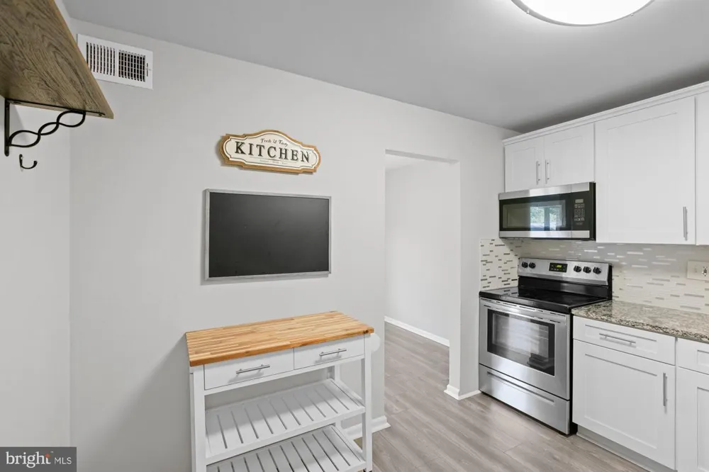 9728 KINGSBRIDGE DRIVE #302 Fairfax, VA 22031