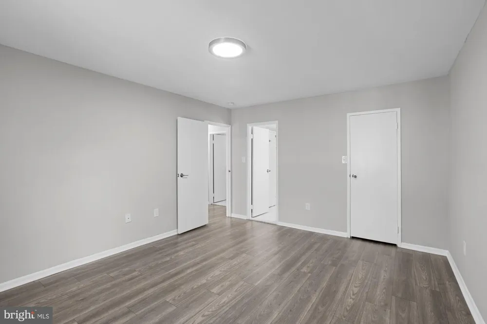 9728 KINGSBRIDGE DRIVE #302 Fairfax, VA 22031