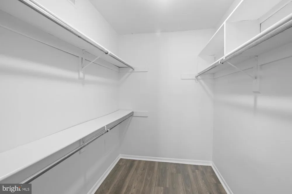 9728 KINGSBRIDGE DRIVE #302 Fairfax, VA 22031