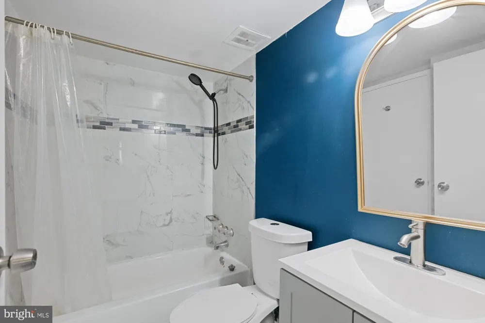 9728 KINGSBRIDGE DRIVE #302 Fairfax, VA 22031