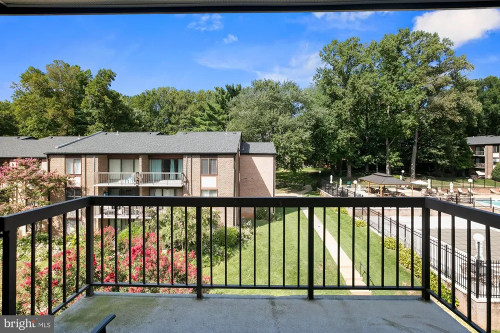 9728 KINGSBRIDGE DRIVE #302 Fairfax, VA 22031
