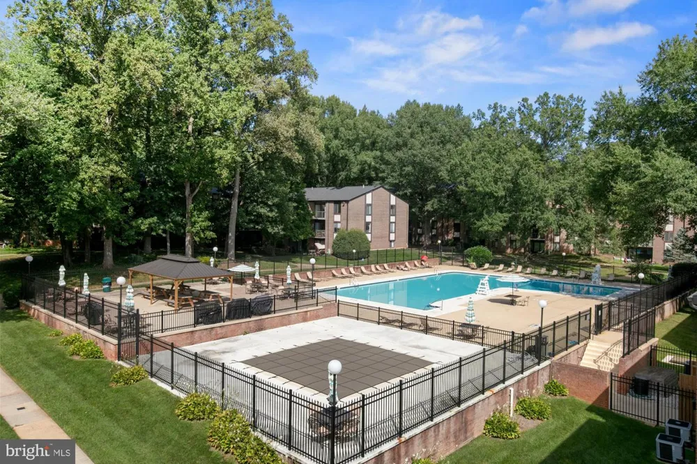9728 KINGSBRIDGE DRIVE #302 Fairfax, VA 22031