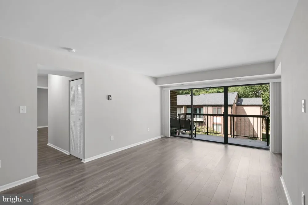 9728 KINGSBRIDGE DRIVE #302 Fairfax, VA 22031