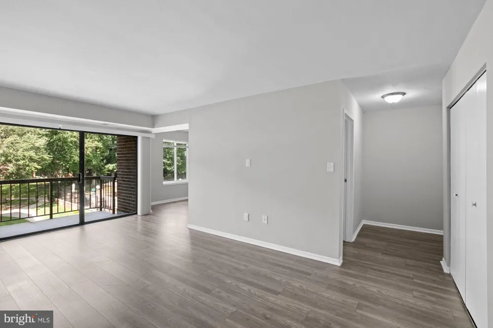 9728 KINGSBRIDGE DRIVE #302 Fairfax, VA 22031