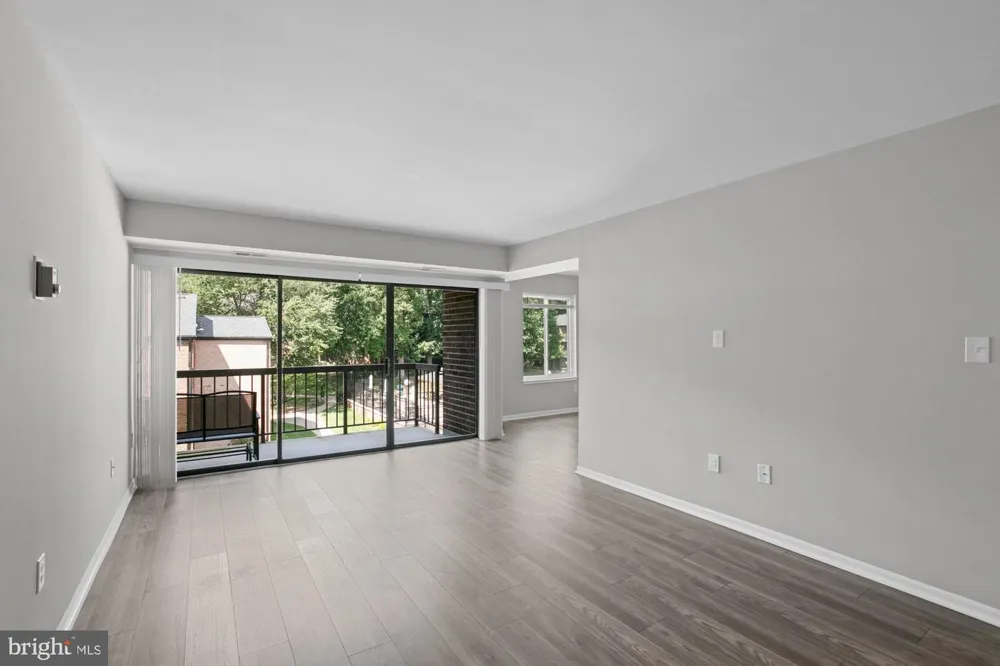 9728 KINGSBRIDGE DRIVE #302 Fairfax, VA 22031