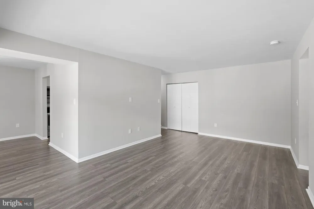 9728 KINGSBRIDGE DRIVE #302 Fairfax, VA 22031