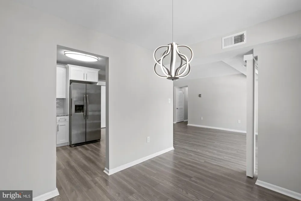 9728 KINGSBRIDGE DRIVE #302 Fairfax, VA 22031