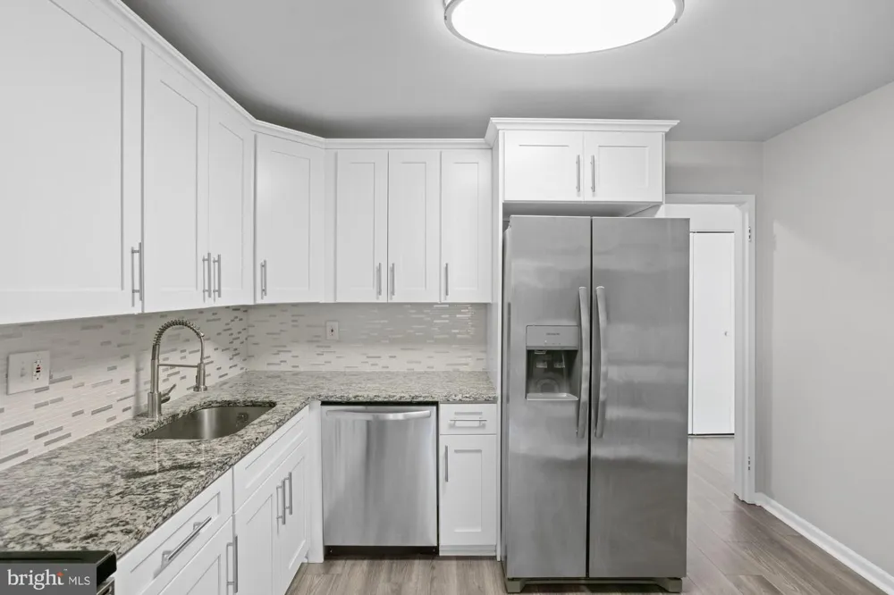 9728 KINGSBRIDGE DRIVE #302 Fairfax, VA 22031
