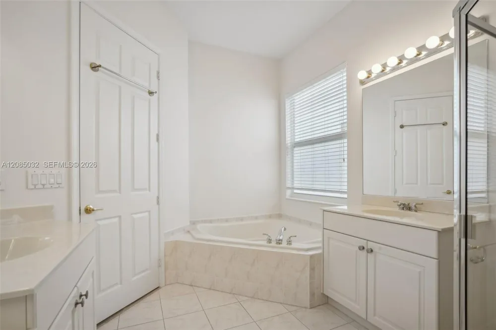 4460 Mariners Cove Dr Wellington, FL 33449