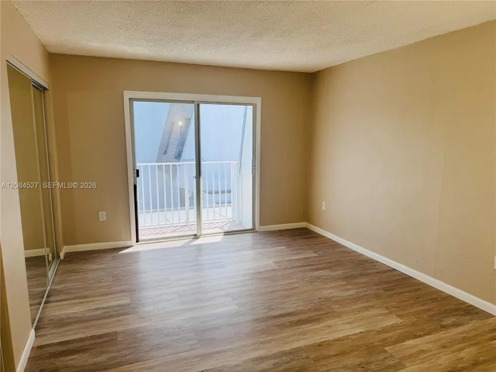 6090 SW 41st St #19 Davie, FL 33314