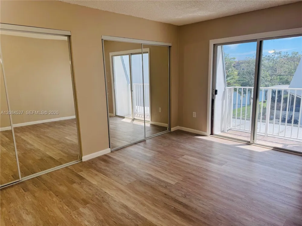 6090 SW 41st St #19 Davie, FL 33314