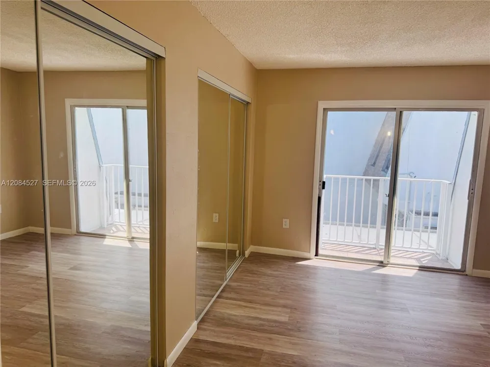 6090 SW 41st St #19 Davie, FL 33314