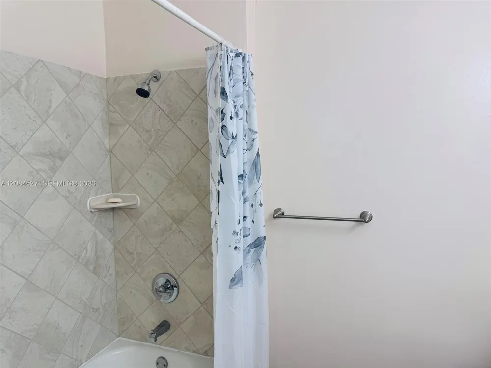 6090 SW 41st St #19 Davie, FL 33314