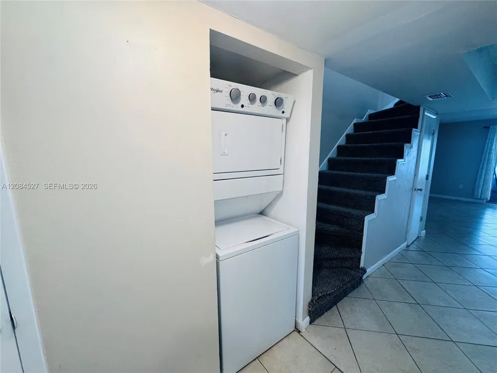 6090 SW 41st St #19 Davie, FL 33314