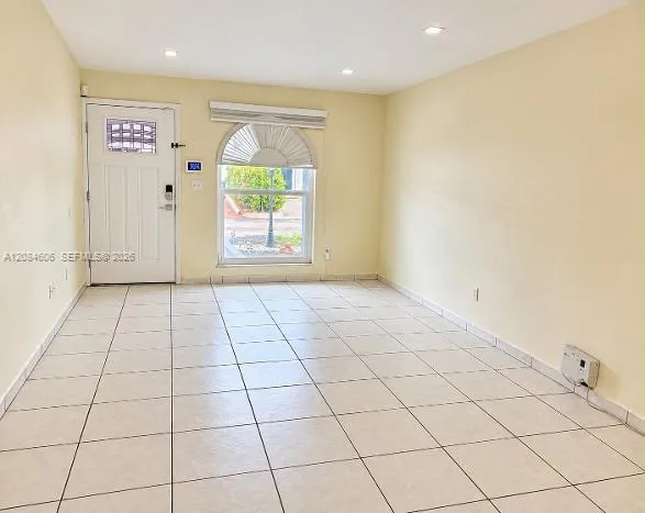 7548 NW 173rd Ter Hialeah, FL 33015