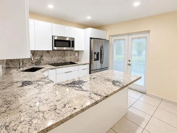 7548 NW 173rd Ter Hialeah, FL 33015