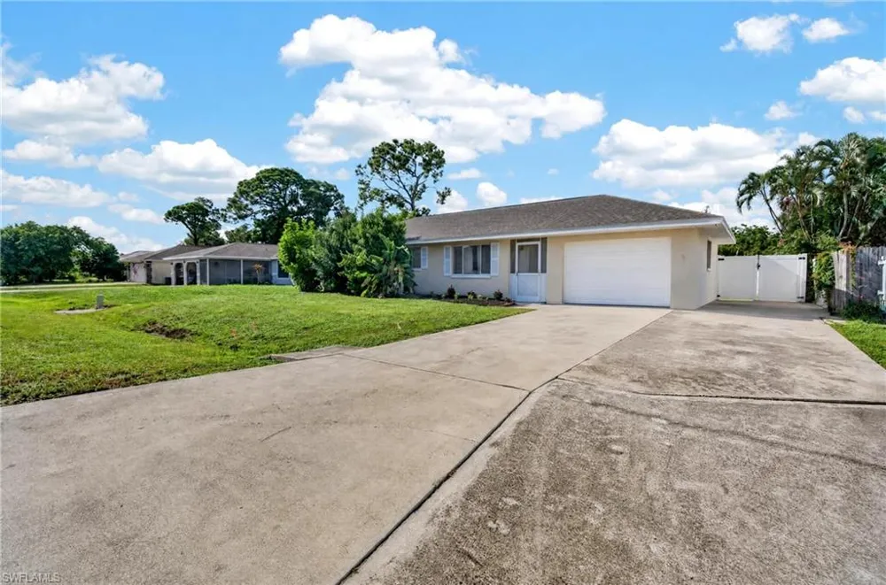 9197 Pomelo Road E Fort Myers, FL 33967